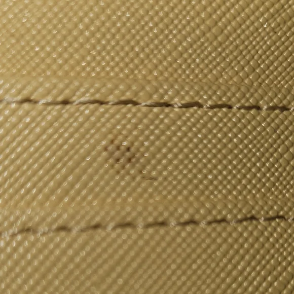 Chic Womens Beige Vegan Leather Wallet Gold Bow Button Clasp Zipper Pouch NWT - Picture 7 of 9